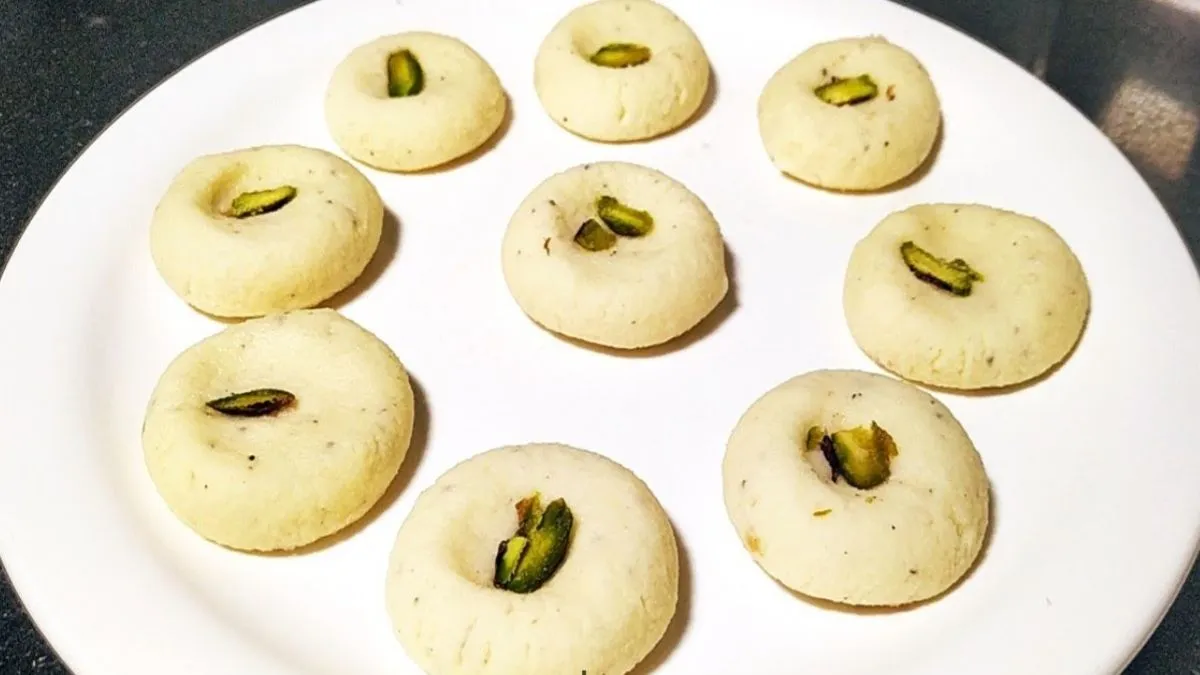 दिवाली पर घर पर बनाएं बंगाल की प्रसिद्ध मिठाई संदेश की आसान रेसिपी