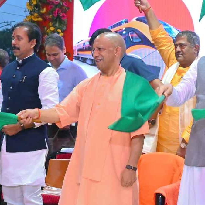 योगी आदित्यनाथ ने वाराणसी-नई दिल्ली वंदे भारत स्लीपर समेत तीन ट्रेनों को हरी झंडी दिखाई