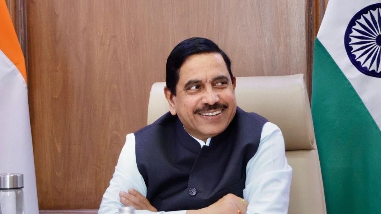 CBSE एक्सपीरिएंस सेंटर का उद्घाटन, प्रल्हाद जोशी ने रटने से समझने पर दिया जोर CBSE एक्सपीरिएंस सेंटर का उद्घाटन, प्रल्हाद जोशी ने रटने से समझने पर दिया जोर