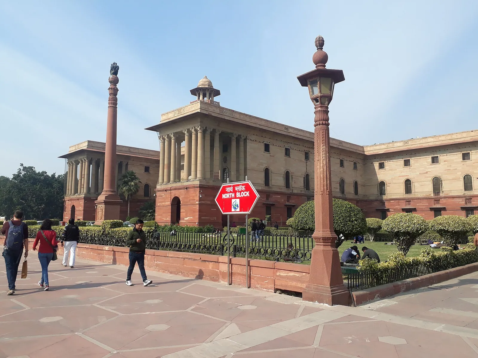 दिल्ली: नॉर्थ ब्लॉक की छत की चिमनी में लगी आग, दमकल की छह गाड़ियों ने पाया काबू