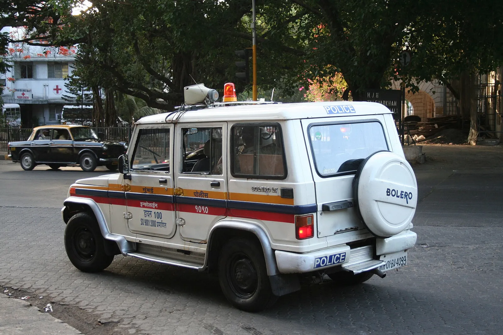 टाइगर श्रॉफ की कार पर फायरिंग का मामला: पुलिस जांच में सामने आ रही हैं नई बातें