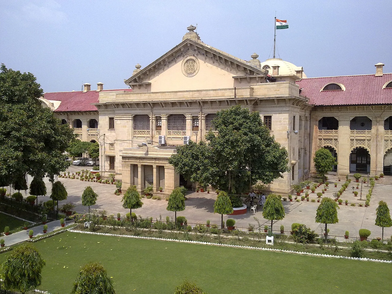 प्रयागराज: अतीक अहमद से जुड़ी बेनामी संपत्तियों पर कार्रवाई, 14 भूखंड कुर्क